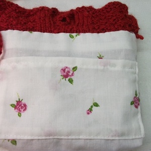 Piros, kötött kis táska, mini táska, tarisznya, szütyő, készség - ékszer - gyűrű - gyöngyös gyűrű - Meska.hu