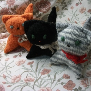 Kötött cica, macska, cicus, 2.600Ft/db - játék & sport - plüssállat & játékfigura - cica - Meska.hu