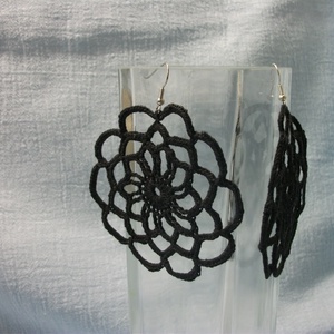 Fekete horgolt fülbevaló, füli - ékszer - fülbevaló - lógós kerek fülbevaló - Meska.hu