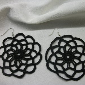 Fekete horgolt fülbevaló, füli - ékszer - fülbevaló - lógós kerek fülbevaló - Meska.hu