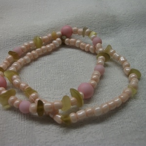 Rózsaszín-natúr karkötő kásagyöngyből - ékszer - karkötő - gyöngyös karkötő - Meska.hu