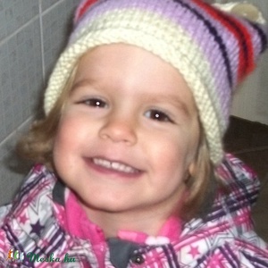 Újszerű, kötött, csíkos, színes, meleg kislány sapka - Meska.hu