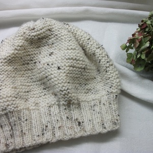 Meleg kötött, nyers színű, női sapka -  - Meska.hu