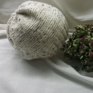 Meleg kötött, nyers színű, női sapka -  - Meska.hu