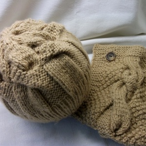 Rozsda barna vagy bézs kötött sapka különleges csavarásokkal - ruha & divat - sál, sapka, kendő - fejpánt - Meska.hu