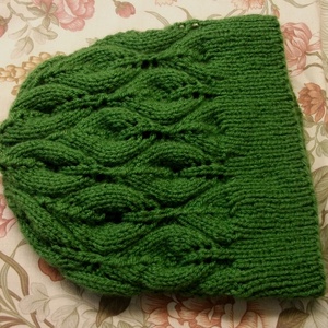 Lomb-zöld, levél mintás áttört kötött sapka - ruha & divat - sál, sapka, kendő - sapka & sál szett - Meska.hu