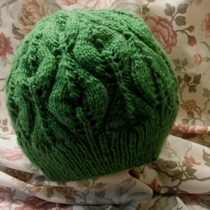 Lomb-zöld, levél mintás áttört kötött sapka - Meska.hu