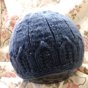 Átmeneti, kék kötött női sapka - ruha & divat - sál, sapka, kendő - sapka - Meska.hu