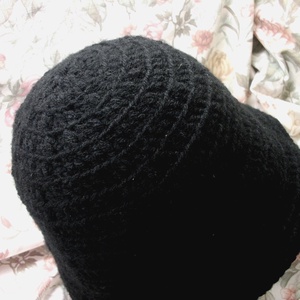 Fekete, horgolt, akril kalap  - ruha & divat - sál, sapka, kendő - kalap - Meska.hu