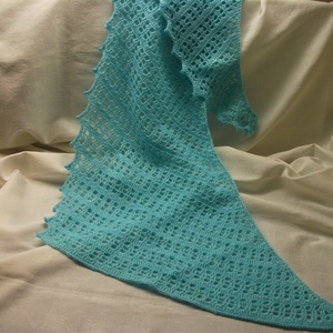 Víz-kék aszimmetrikus horgolt áttört sál, Ruha & Divat, Sál, Sapka, Kendő, Sál, Horgolás, MESKA