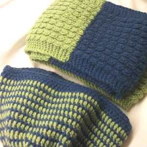 Kék és zöld, gyapjútartalmú fonalból horgolt sapka, kötött sál együttes - ruha & divat - sál, sapka, kendő - sapka & sál szett - Meska.hu