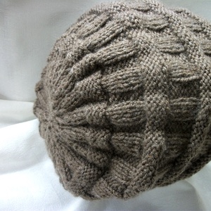 Közép barna kötött divatsapka - ruha & divat - sál, sapka, kendő - sapka - Meska.hu