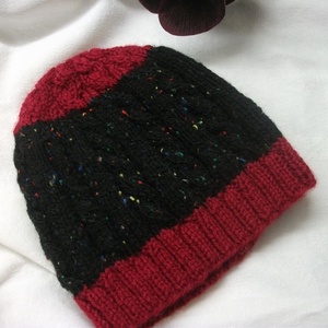 Kötött, fekete bordó sapka, színes, vidám, , meleg, női, sorozat - ruha & divat - sál, sapka, kendő - sapka - Meska.hu