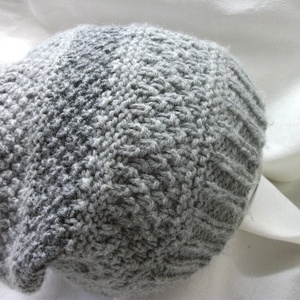 Szürke két árnyalatából kötött  sapka - ruha & divat - sál, sapka, kendő - sapka - Meska.hu