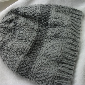 Szürke két árnyalatából kötött  sapka - ruha & divat - sál, sapka, kendő - sapka - Meska.hu