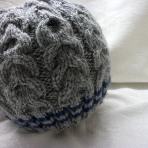 Gyapjút tartalmazó,közép szürke,  nagyon vastag, jó tartású fonalból kötött  sapka, Ruha & Divat, Sál, Sapka, Kendő, Sapka, Kötés, MESKA