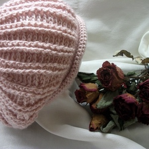 Púder rózsaszin horgolt női sapka - Meska.hu
