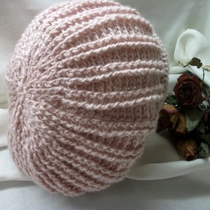 Púder rózsaszin horgolt női sapka - ruha & divat - sál, sapka, kendő - sapka - Meska.hu