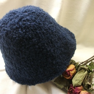 Kék, horgolt kalap bukléból - Meska.hu