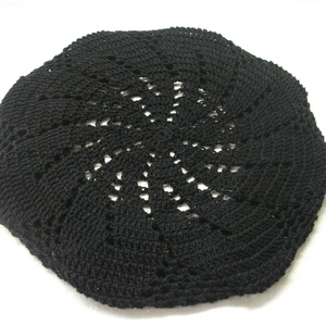 Fekete horgolt barett sapka pamut fonalból - ruha & divat - sál, sapka, kendő - sapka - Meska.hu