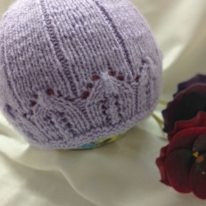 Átmeneti, halvány lila, áttört, kötött női sapka - ruha & divat - sál, sapka, kendő - sapka - Meska.hu