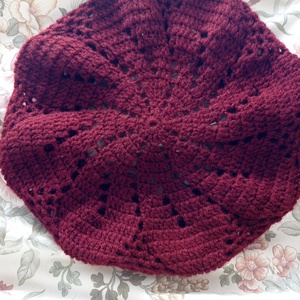 Horgolt, bordó  barett sapka - Meska.hu