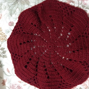 Horgolt, bordó  barett sapka - ruha & divat - sál, sapka, kendő - sapka - Meska.hu Horgolt, bordó  barett sapka - ruha & divat - sál, sapka, kendő - sapka - Meska.hu