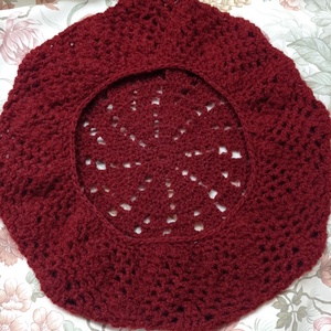 Horgolt, bordó  barett sapka - ruha & divat - sál, sapka, kendő - sapka - Meska.hu Horgolt, bordó  barett sapka - ruha & divat - sál, sapka, kendő - sapka - Meska.hu