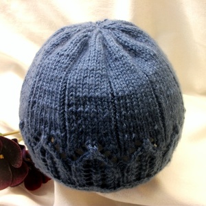 Átmeneti, kék kötött női sapka - ruha & divat - sál, sapka, kendő - sapka - Meska.hu