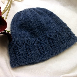 Átmeneti, kék kötött női sapka - ruha & divat - sál, sapka, kendő - sapka - Meska.hu