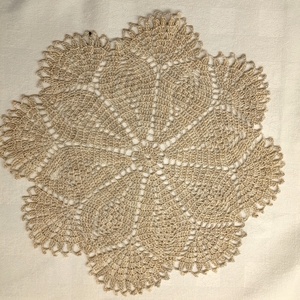 Horgolt csipke terítő 33cm - otthon & életmód - dekoráció - asztal és polc dekoráció - horgolt & csipketerítő - Meska.hu