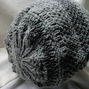 Szürke két árnyalatából kötött  sapka, Ruha & Divat, Sál, Sapka, Kendő, Sapka, Kötés, MESKA