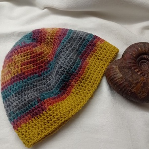 Horgolt, tarka sapka, férfinak, nőnek  - ruha & divat - sál, sapka, kendő - kalap - Meska.hu