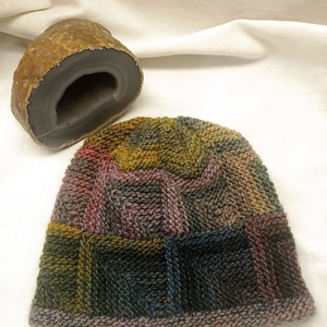 Vidám, színes, meleg kötött, téli sapka  - ruha & divat - sál, sapka, kendő - sapka - Meska.hu