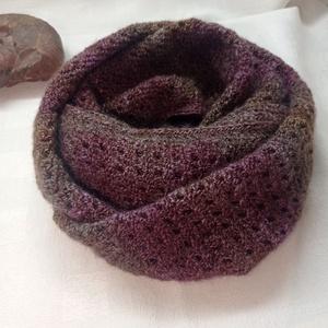 Horgolt, meleg, tarka körsál gyapjú tartalmú fonalból - ruha & divat - sál, sapka, kendő - sapka & sál szett - Meska.hu