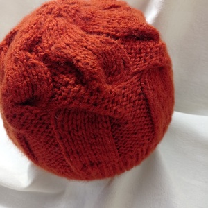 Rozsda barna vagy bézs kötött sapka különleges csavarásokkal - ruha & divat - sál, sapka, kendő - fejpánt - Meska.hu