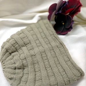 Kötött halványzöld női sapka, nagy gyapjú tartalmú fonalból, Ruha & Divat, Sál, Sapka, Kendő, Sapka, Kötés, MESKA