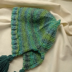 Kötött, szín-átmenetes női sapka,  gyapjú tartalmú fonalból - ruha & divat - sál, sapka, kendő - sapka - Meska.hu Kötött, szín-átmenetes női sapka,  gyapjú tartalmú fonalból - ruha & divat - sál, sapka, kendő - sapka - Meska.hu