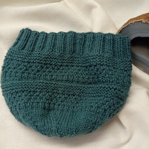 Kötött sapka, petrolkék? petrolzöld? - ruha & divat - sál, sapka, kendő - fejpánt - Meska.hu  Kötött sapka, petrolkék? petrolzöld? - ruha & divat - sál, sapka, kendő - fejpánt - Meska.hu