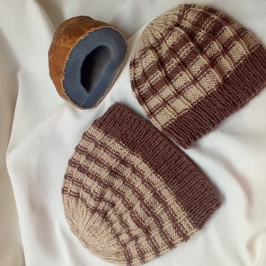 Kötött sapka, felnőtt - gyerek páros  - ruha & divat - sál, sapka, kendő - fejpánt - Meska.hu Kötött sapka, felnőtt - gyerek páros  - ruha & divat - sál, sapka, kendő - fejpánt - Meska.hu