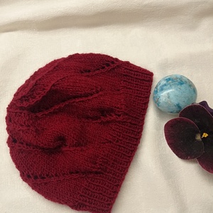 Bordó áttört átmeneti, fejre simuló kis sapka - ruha & divat - sál, sapka, kendő - sapka - Meska.hu Bordó áttört átmeneti, fejre simuló kis sapka - ruha & divat - sál, sapka, kendő - sapka - Meska.hu