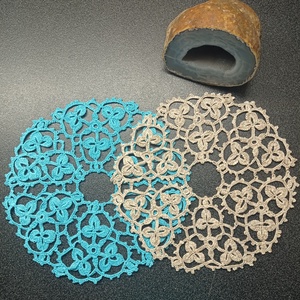 Ír mintás, horgolással készült türkisz és ekrü, kis csipke terítők - Meska.hu