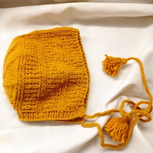 Kötött mustársárga női sapka, tisztagyapjú fonalból.  - ruha & divat - sál, sapka, kendő - sapka - Meska.hu