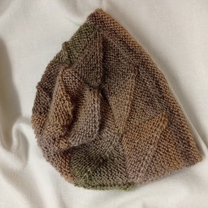 Gyapjú  tartalmú fonalból, finom színezetű, színátmenetes sapka.    B - ruha & divat - sál, sapka, kendő - sapka - Meska.hu