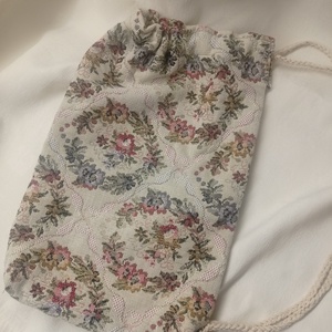 Vállra akasztható, barokkos mintájú tarisznya, szatyor, táska - táska & tok - kézitáska & válltáska - vállon átvethető táska - Meska.hu