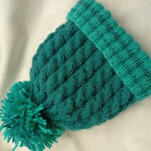 Vidám, türkiz kötött fiú sapka, csavarásokkal, csíkokkal - Meska.hu
