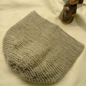 Meleg kötött, szűrke női sapka - Meska.hu