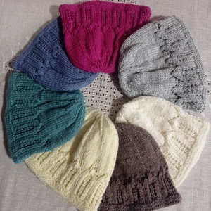 Db/4300Ft Átmeneti, áttört, kötött női sapka - Meska.hu