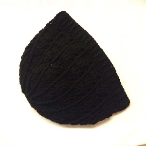 Horgolt, fekete sapka, keresre - ruha & divat - sál, sapka, kendő - sapka - Meska.hu