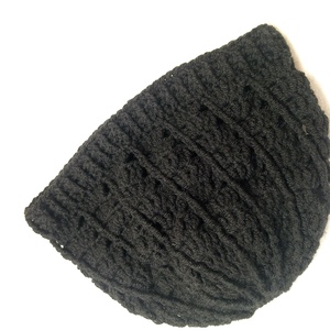 Horgolt, fekete sapka, keresre - ruha & divat - sál, sapka, kendő - sapka - Meska.hu